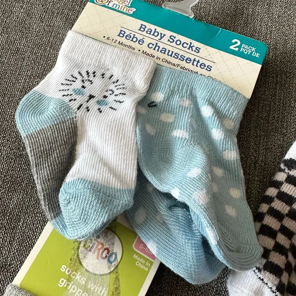 10 pair of infant socks gender neutral 0/6 and 6/12 vans carters circo and more